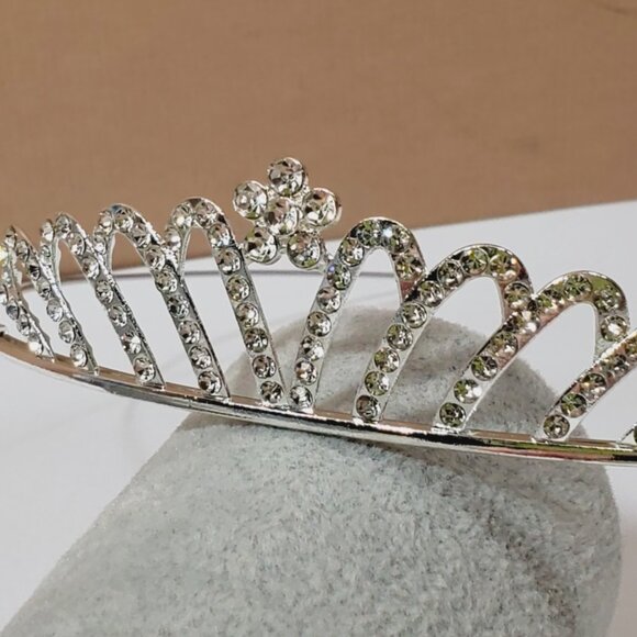 Sparkly Crystal Tiara Headband (18) - Picture 2 of 3